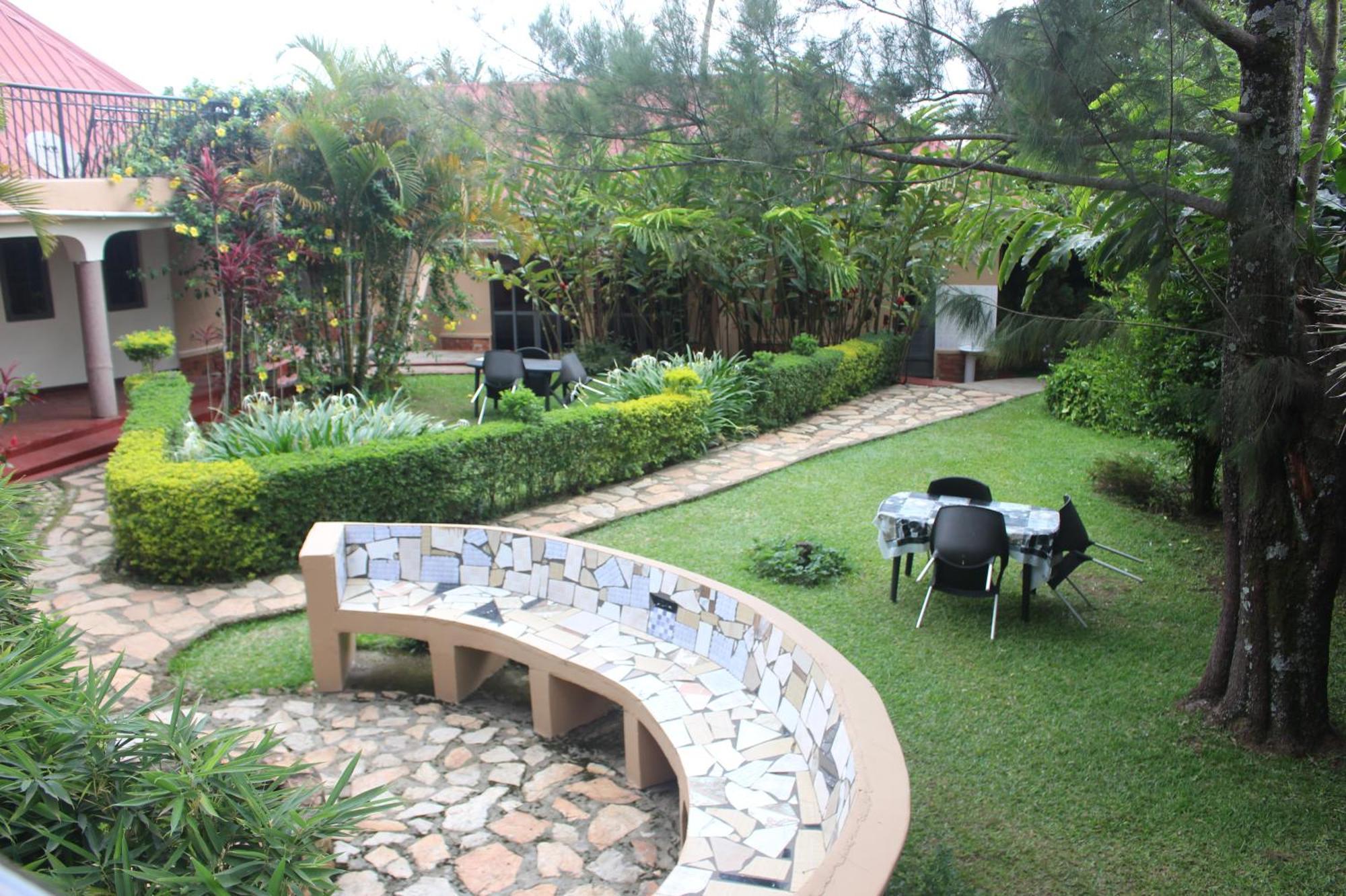 Montane Safaris Hotel Fort Portal المظهر الخارجي الصورة